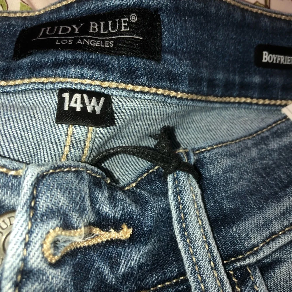 💜 Judy Blue Distressed Dark-Mid Blue Boyfriend fit Size 14 W - Picture 3 of 5